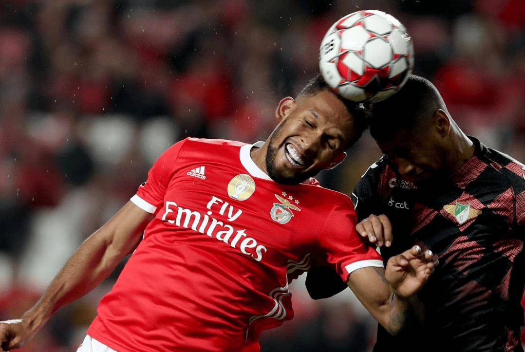 本菲卡迎NBA常规赛关键赛；今夜单刀错失；质疑声仍在；心理建设被强调