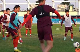 db电竞游戏官网-那不勒斯今夜调整名单，志在欧联名次提升，话题不断，年轻球员得到机会