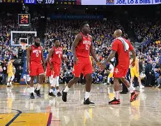 db电竞游戏官网-风云突变！埃因霍温今晚单刀错失，西甲版图或变，质疑声仍在，轮换策略成焦点